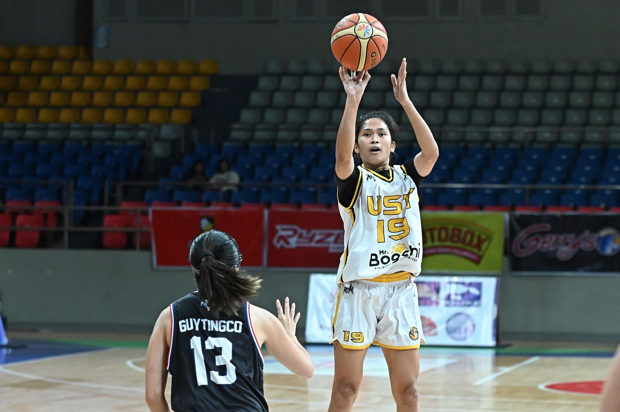 University of Santo Tomas’ Rachelle Anne Ambos stepping up just in time in the Women’s Maharlika Pilipinas Basketball League (WMPBL) Inviationals Finals Game 2 against Pilipinas Aguilas. Photo handout/WMPBL.